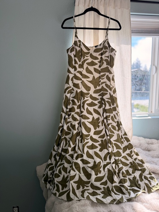 MSK Dresses & Skirts - MSK Olive Green and White Leaf-Print Slip Dress
